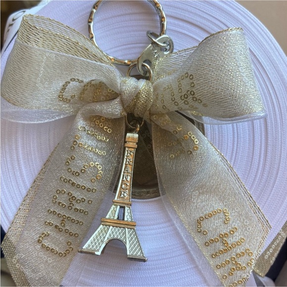 Christian Dior Gift Wrapping Ribbon on Keychain - Picture 3 of 6